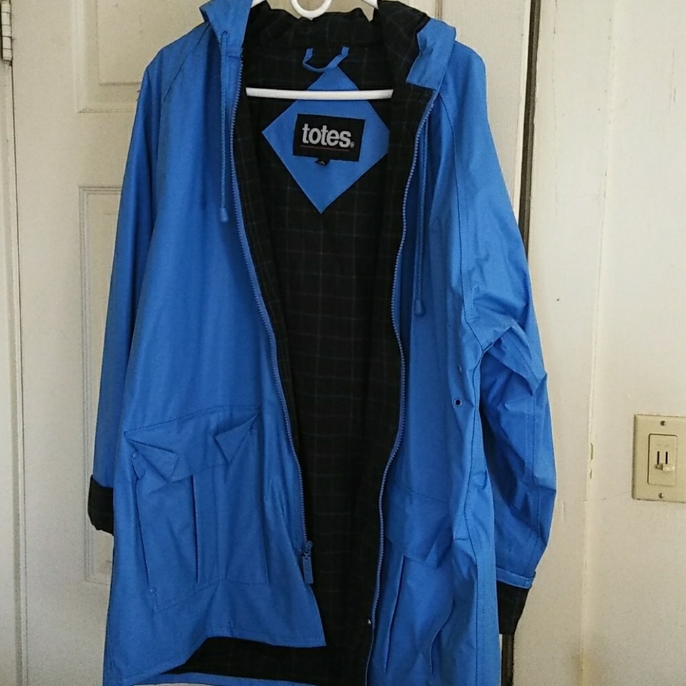 Totes lined rain slicker.  Spring time slicker